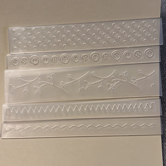 Cuttlebug embossing boarders - Picture 7 of 7